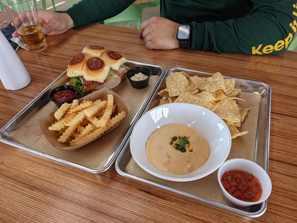 Solos Park and Pub | restaurant | 13310 Pawnee Dr, Oklahoma City, OK 73114, USA | 4058495990 OR +1 405-849-5990