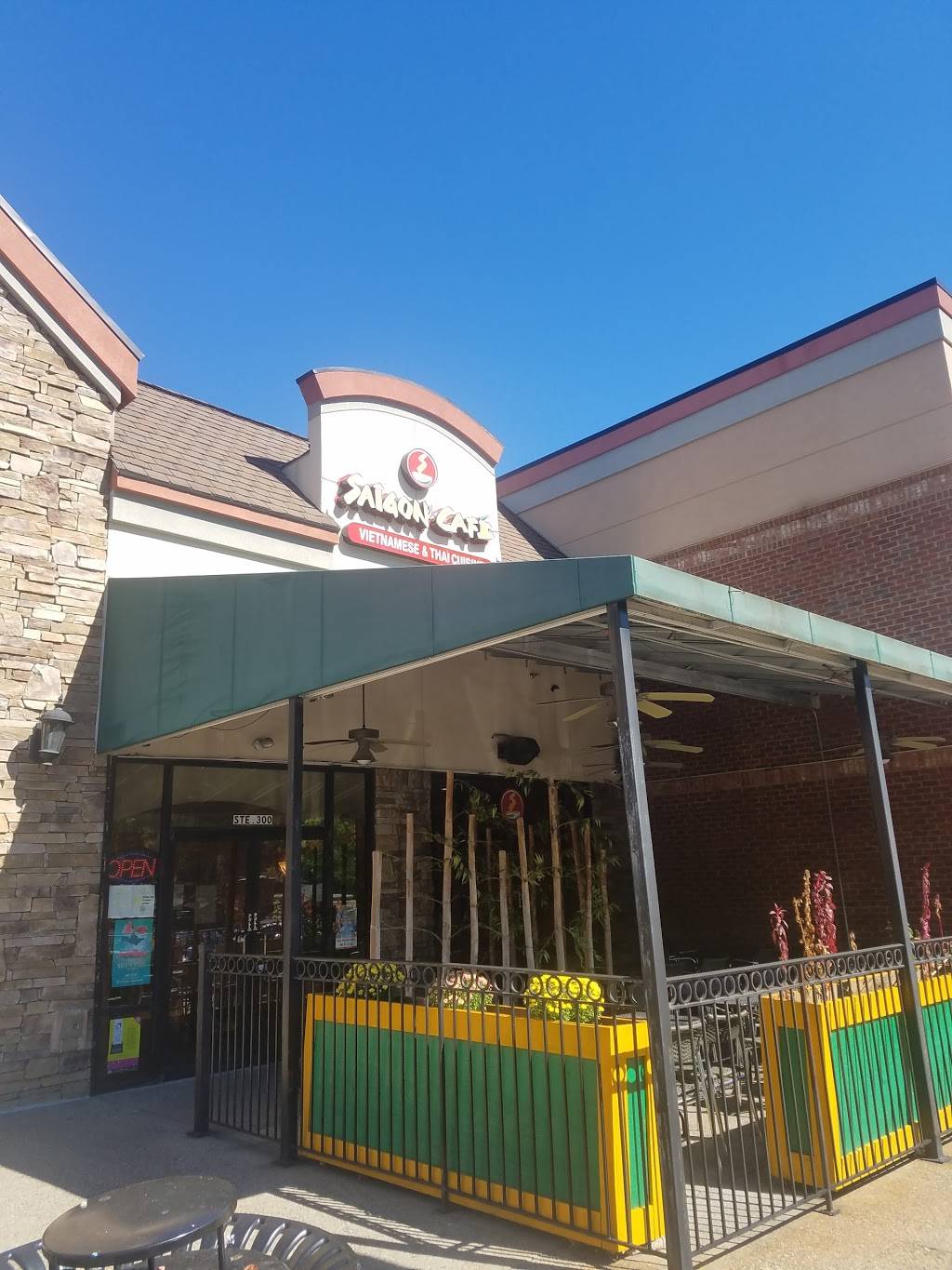 Saigon Cafe | restaurant | 5530 Windward Pkwy #C-300, Alpharetta, GA 30004, USA | 7703737427 OR +1 770-373-7427