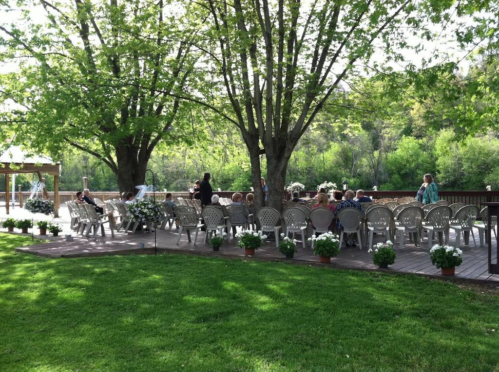 The Boston Waterfront | restaurant | 2422 St David Dr, McKeesport, PA 15135, USA | 4129165532 OR +1 412-916-5532