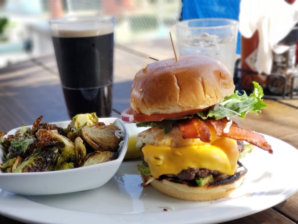 E.R. Bradleys | restaurant | 104 S Clematis St, West Palm Beach, FL 33401, USA | 5618333520 OR +1 561-833-3520