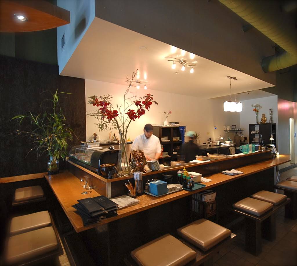 Les Bridés | restaurant | 10420 Rue Lajeunesse, Montréal, QC H3L 2E5, Canada | 5143838596 OR +1 514-383-8596