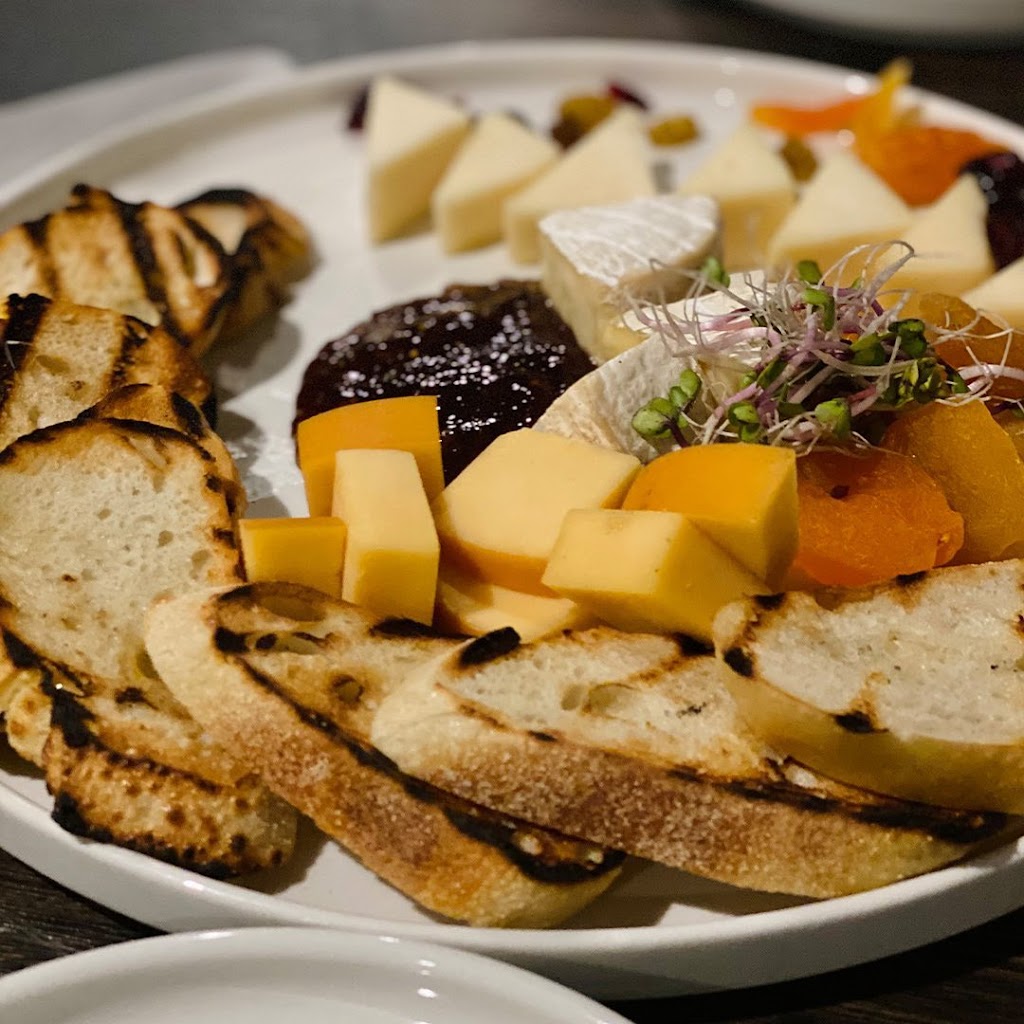 Lift Bistropub | restaurant | 101 Dan Fox Dr, Pittsfield, MA 01201, USA | 4132329362 OR +1 413-232-9362