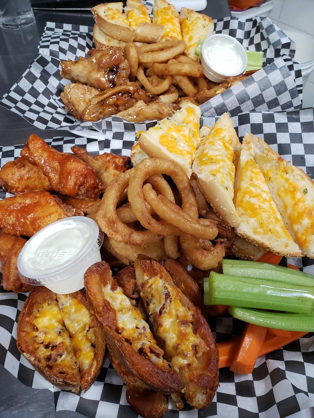 Mc Croskeys Pub and Grill | restaurant | 74 Hymus Rd, Toronto, ON M3C 1L7, Canada | 6473513951 OR +1 647-351-3951