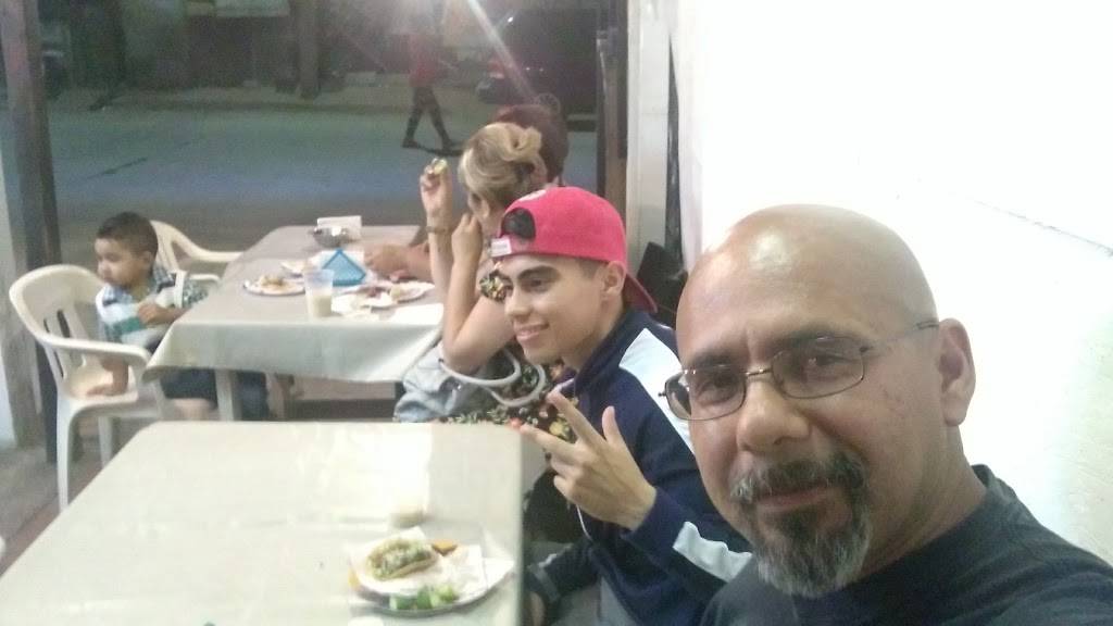 Taquería El Gordo | restaurant | Calle Jazmin Encinos Ensenada 770, Ensenada, B.C., Mexico | 016461290758 OR +52 646 129 0758