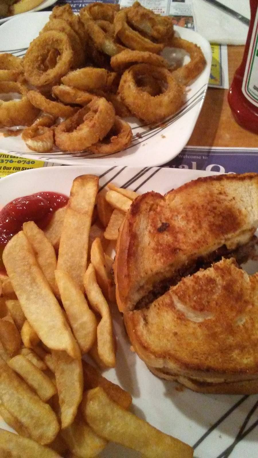 Royal Oak Diner | restaurant | 900 Station Rd, Bellport, NY 11713, USA | 6312865757 OR +1 631-286-5757