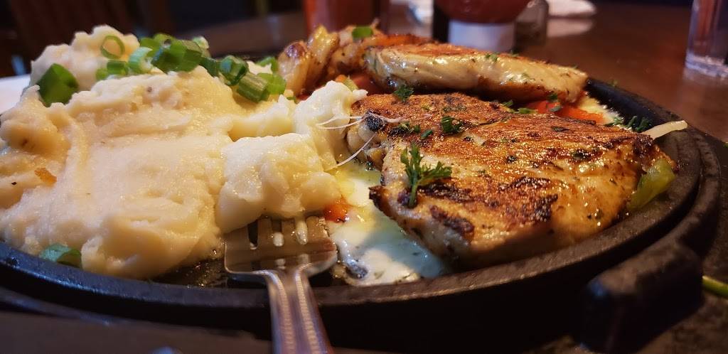 TGI Fridays | restaurant | 5420 95th St, Oak Lawn, IL 60453, USA | 7084220339 OR +1 708-422-0339