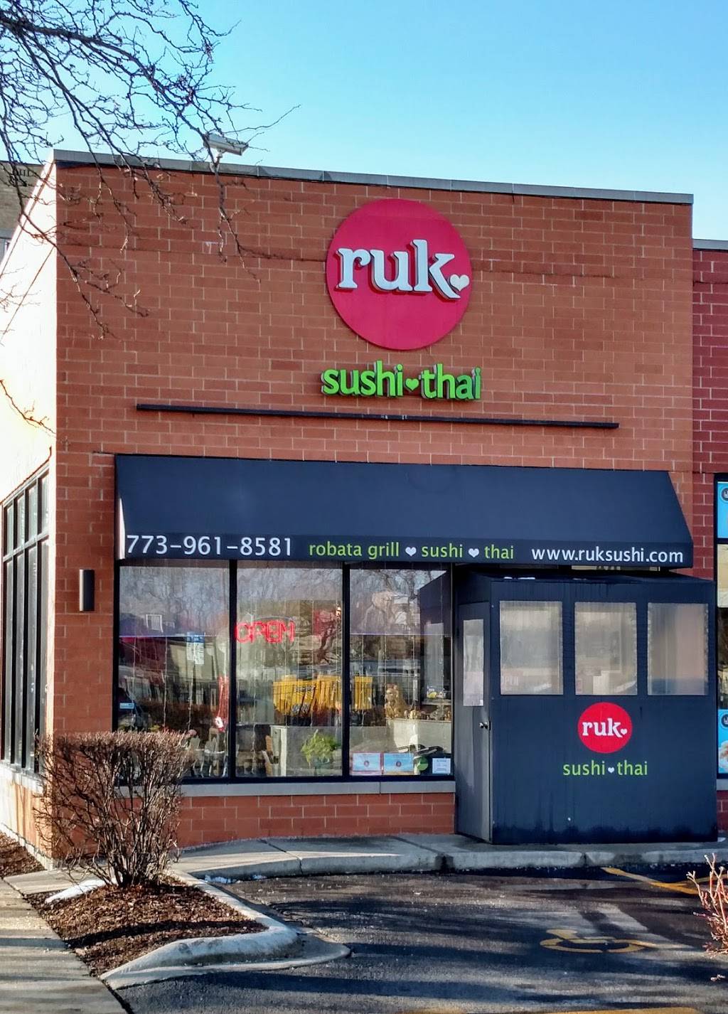 Ruk Sushi & Thai | restaurant | 4700 N Kimball Ave, Chicago, IL 60625, USA | 7739618581 OR +1 773-961-8581