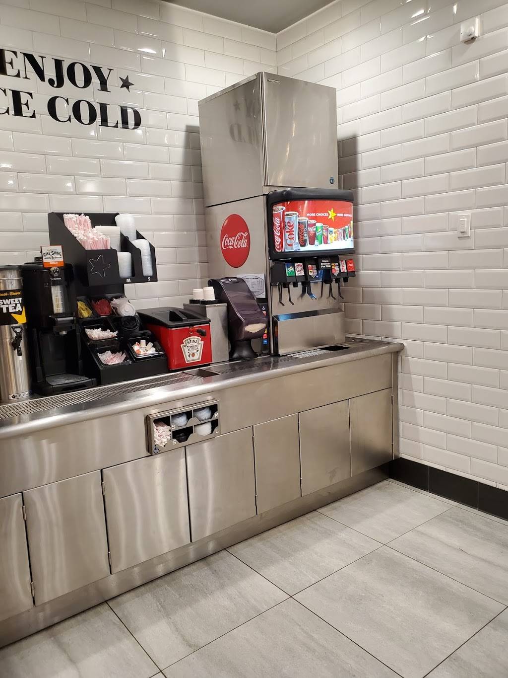 Hardees | restaurant | 1128 W McClain Ave, Scottsburg, IN 47170, USA | 8124142602 OR +1 812-414-2602