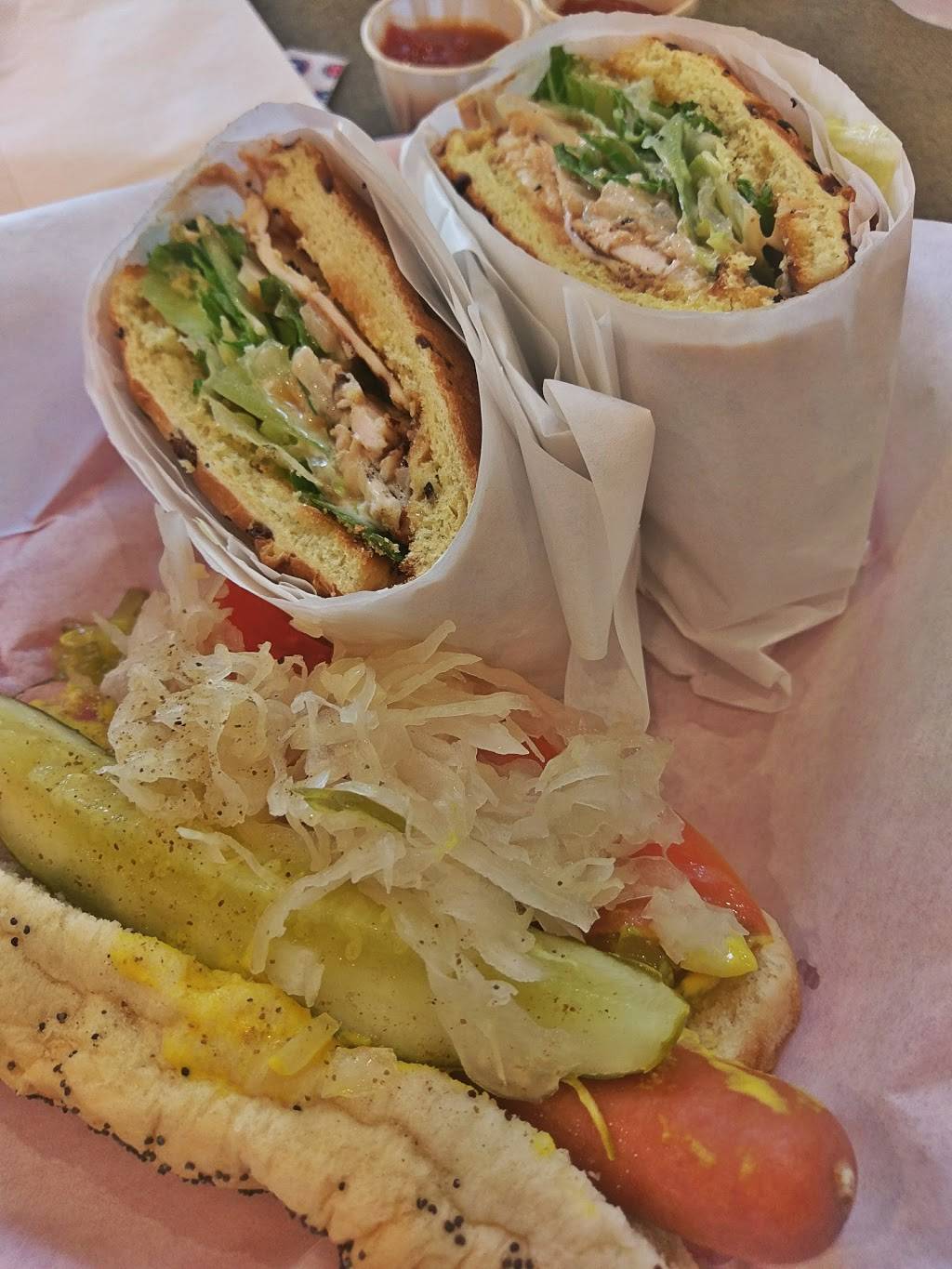 U Dawg U | restaurant | 300 N Happ Rd, Northfield, IL 60093, USA | 8474416200 OR +1 847-441-6200