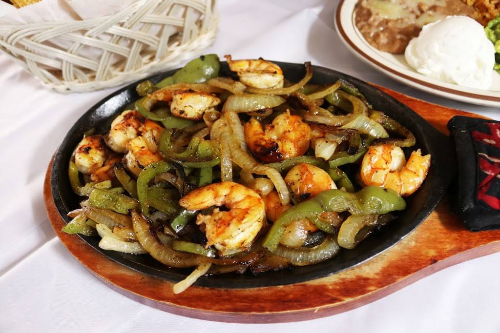 La Villa Restaurant | restaurant | 57 E 11th St, Tracy, CA 95376, USA | 2098325032 OR +1 209-832-5032