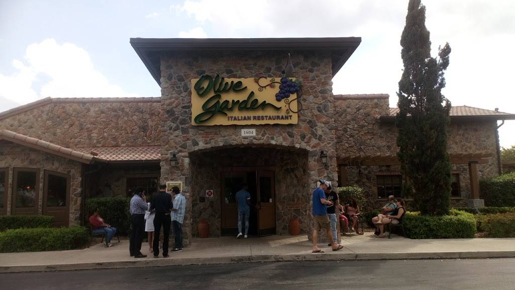 Olive Garden Italian Restaurant | meal takeaway | 1604 W Osceola Pkwy, Kissimmee, FL 34741, USA | 4078462720 OR +1 407-846-2720