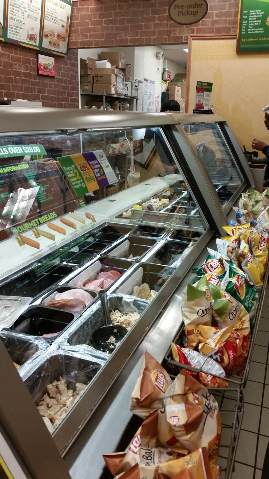 Subway | restaurant | 6075 E, Parkway Dr, Commerce City, CO 80022, USA | 3032894727 OR +1 303-289-4727