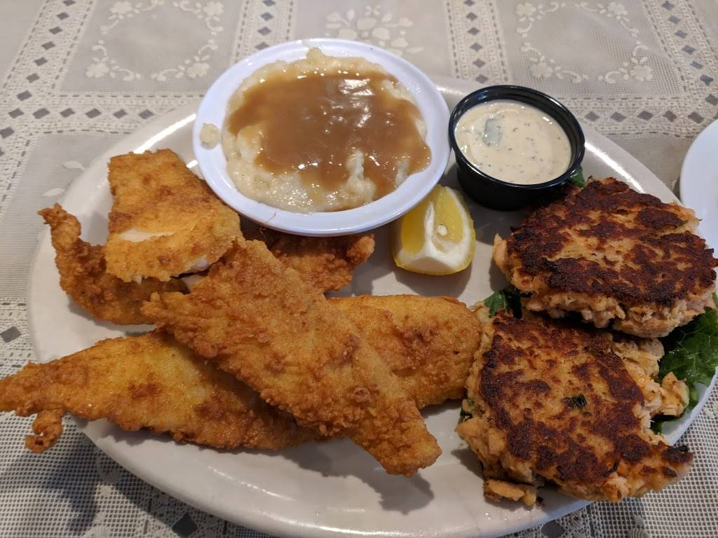 Gillies Seafood | restaurant | 805 Folly Rd, Charleston, SC 29412, USA | 8432978615 OR +1 843-297-8615