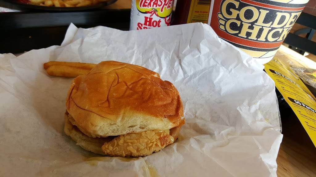 Golden Chick | meal takeaway | 5010 S Hwy 360, #360, Grand Prairie, TX 75052, USA | 2142350096 OR +1 214-235-0096