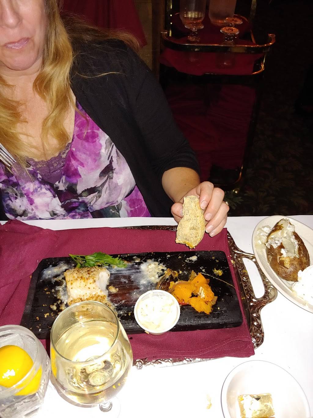 Indianhead Supper Club Inc | restaurant | 107 Indianhead Shores Dr, Balsam Lake, WI 54810, USA | 7154853359 OR +1 715-485-3359