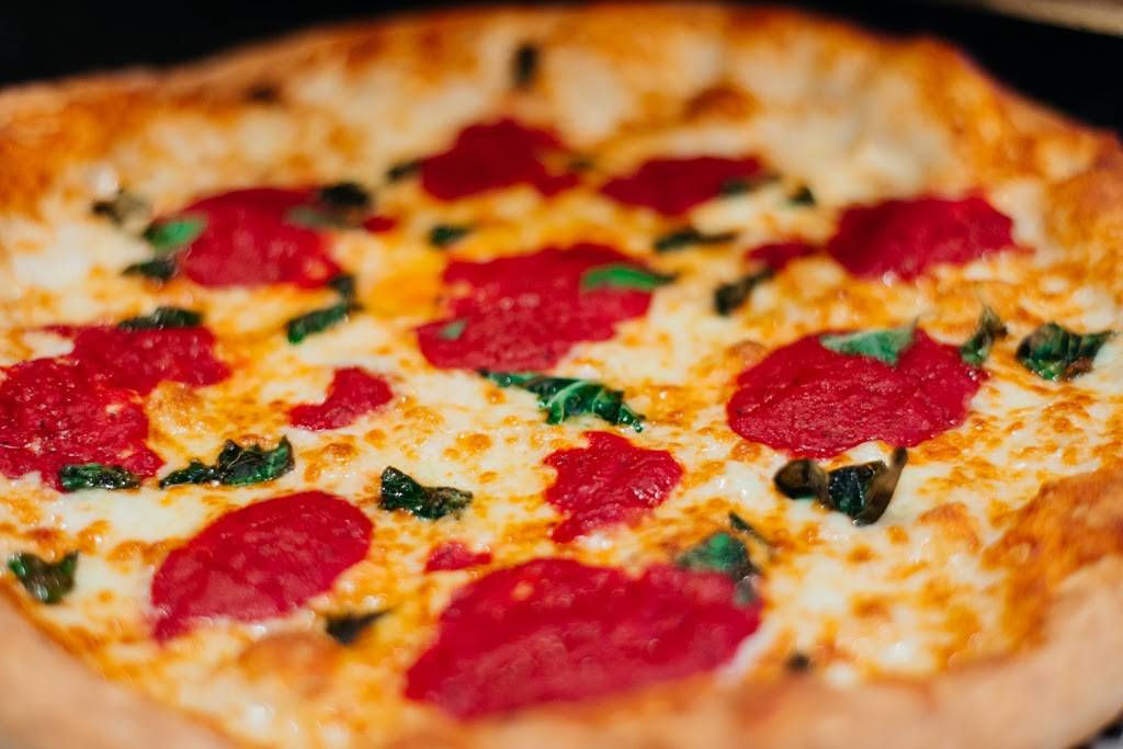 Eat-N-Out Pizza & Gelato | restaurant | 531 Monroe St, Detroit, MI 48226, USA | 3138005718 OR +1 313-800-5718