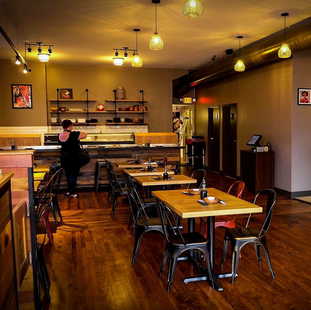 Hungry Sumo | restaurant | 2663 S Kinnickinnic Ave, Milwaukee, WI 53207, USA | 4145959656 OR +1 414-595-9656