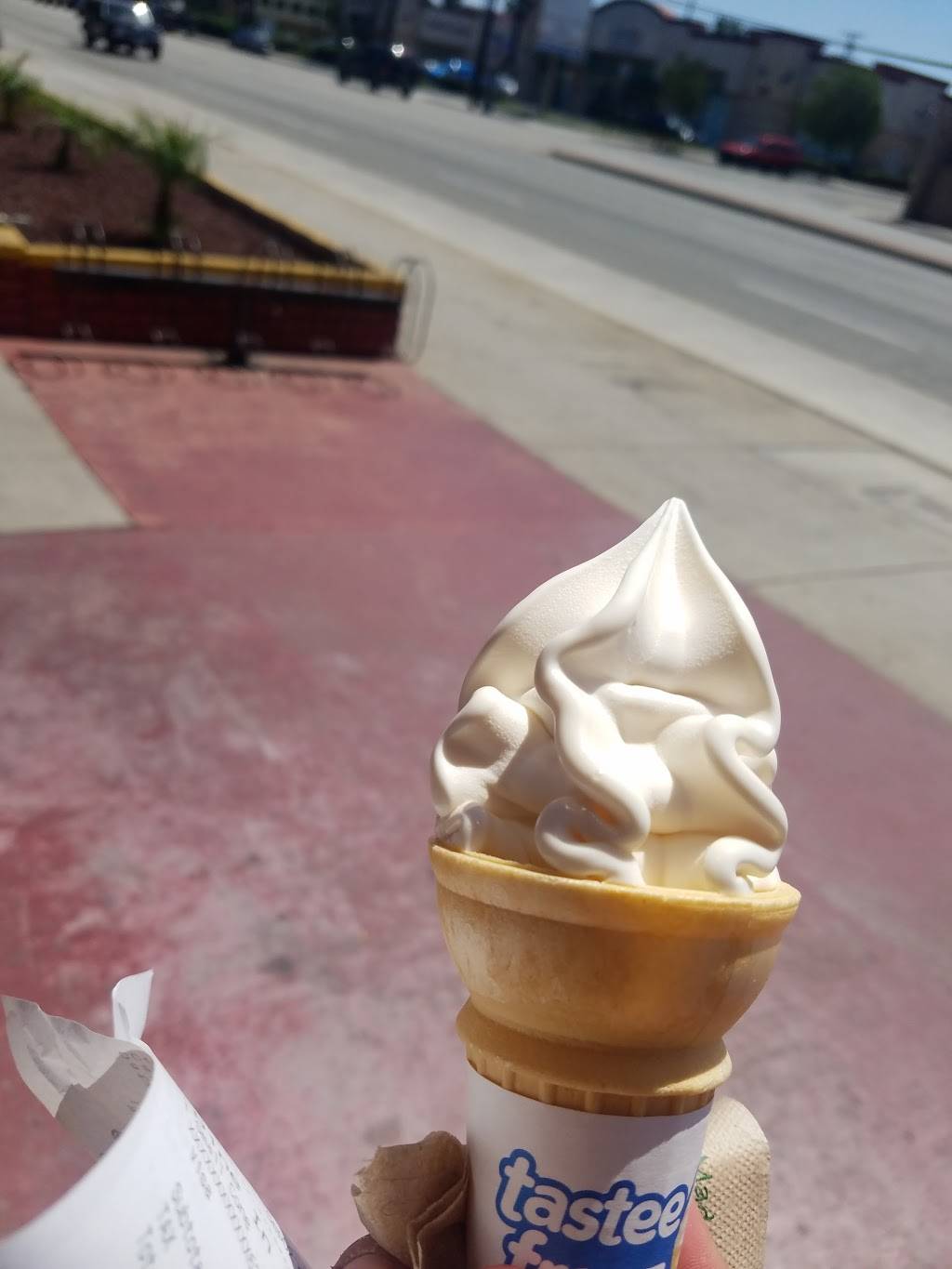 Wienerschnitzel | restaurant | 101 W Willow St, Long Beach, CA 90806, USA | 5625959511 OR +1 562-595-9511