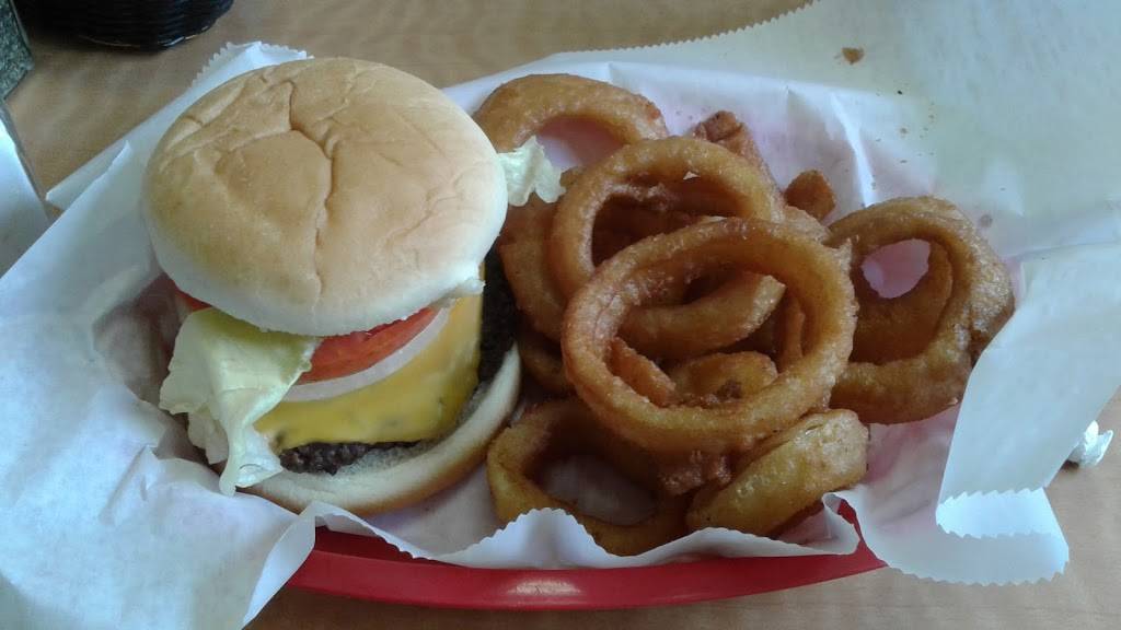 Hutch on Main | restaurant | 219 Main St, New Castle, VA 24127, USA | 5408648824 OR +1 540-864-8824