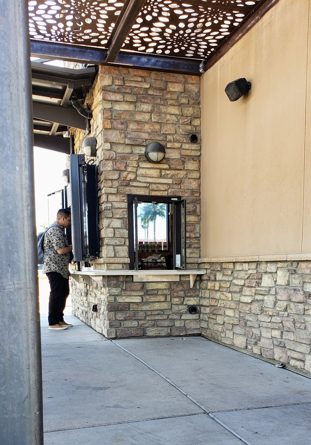 Starbucks | cafe | 2441 W Thomas Rd, Phoenix, AZ 85015, USA | 6022520946 OR +1 602-252-0946