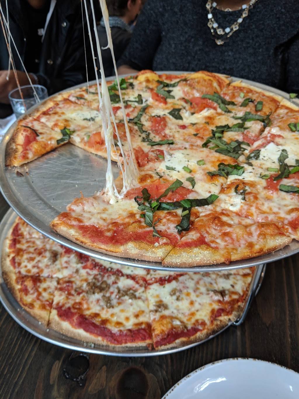 Streeterville Pizzeria & Tap | restaurant | 355 E Ohio St, Chicago, IL 60611, USA | 3126313877 OR +1 312-631-3877