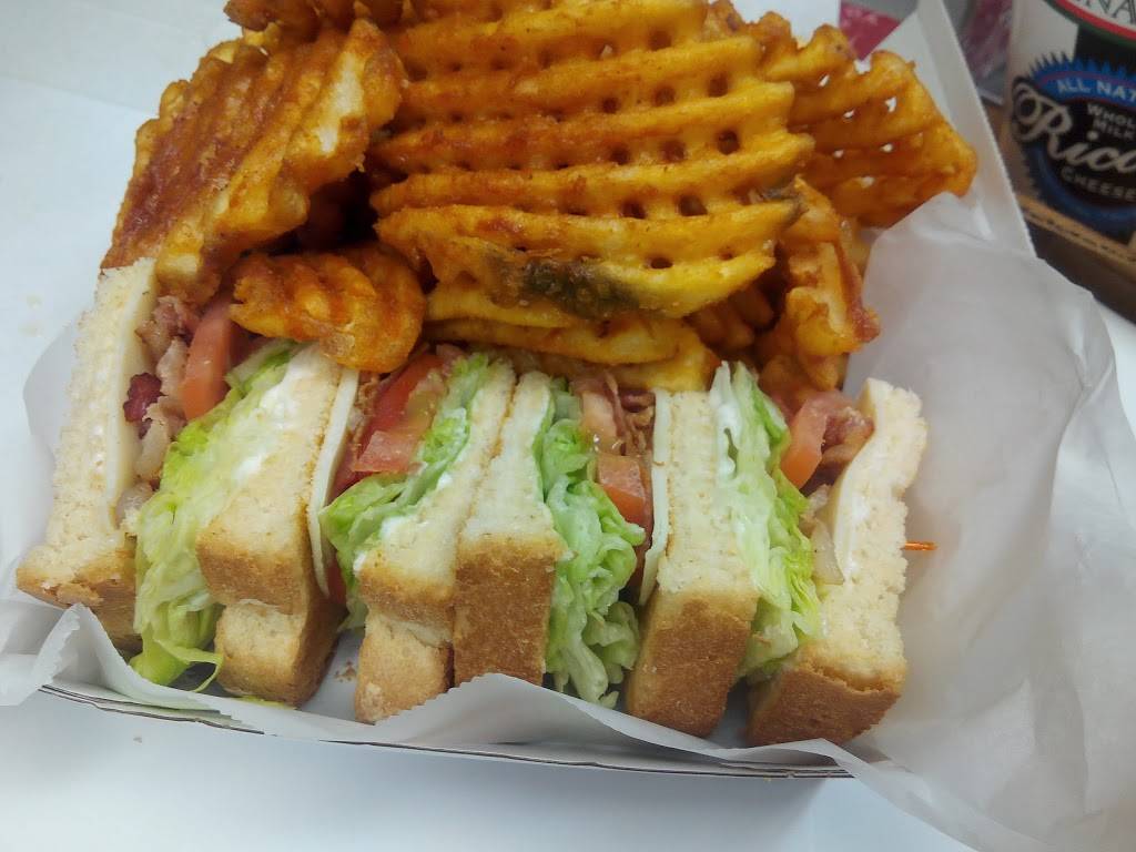 Pats Pizzeria | meal takeaway | 40 Marrows Rd, Newark, DE 19713, USA | 3027381000 OR +1 302-738-1000