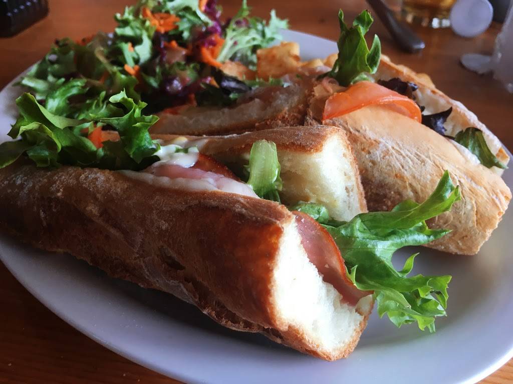 Boulangerie La Farandole | restaurant | 1089 Boulevard de Sainte-Adèle, Sainte-Adèle, QC J8B 2N4, Canada | 4502295225 OR +1 450-229-5225