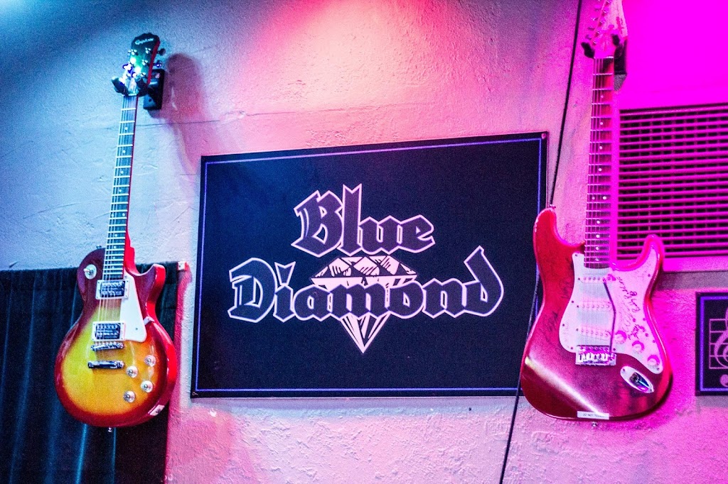 Blue Diamond Bar & Grill | restaurant | 2016 NE Sandy Blvd, Portland, OR 97232, USA | 5032309590 OR +1 503-230-9590