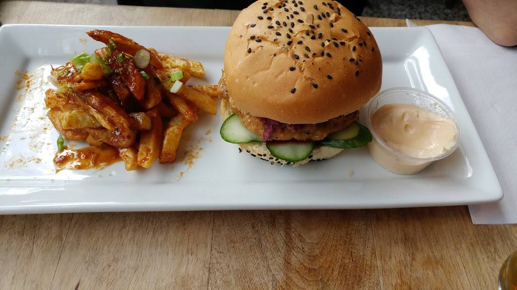 Blaxton Lévis | restaurant | 1242 Rue de la Concorde, Lévis, QC G6W 0M7, Canada | 4188343535 OR +1 418-834-3535