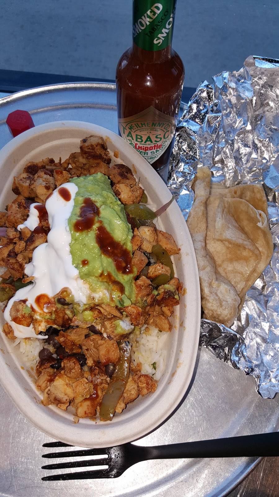 Chipotle Mexican Grill | restaurant | 7150 McCormick Blvd, Lincolnwood, IL 60712, USA | 8473240826 OR +1 847-324-0826