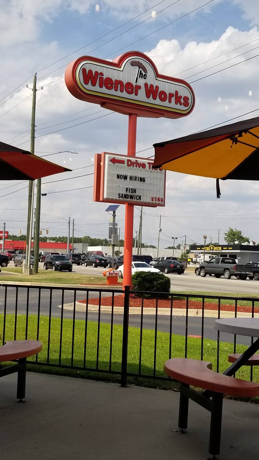 Wiener Works | restaurant | 2544 Hope Mills Rd, Fayetteville, NC 28306, USA | 9104244777 OR +1 910-424-4777