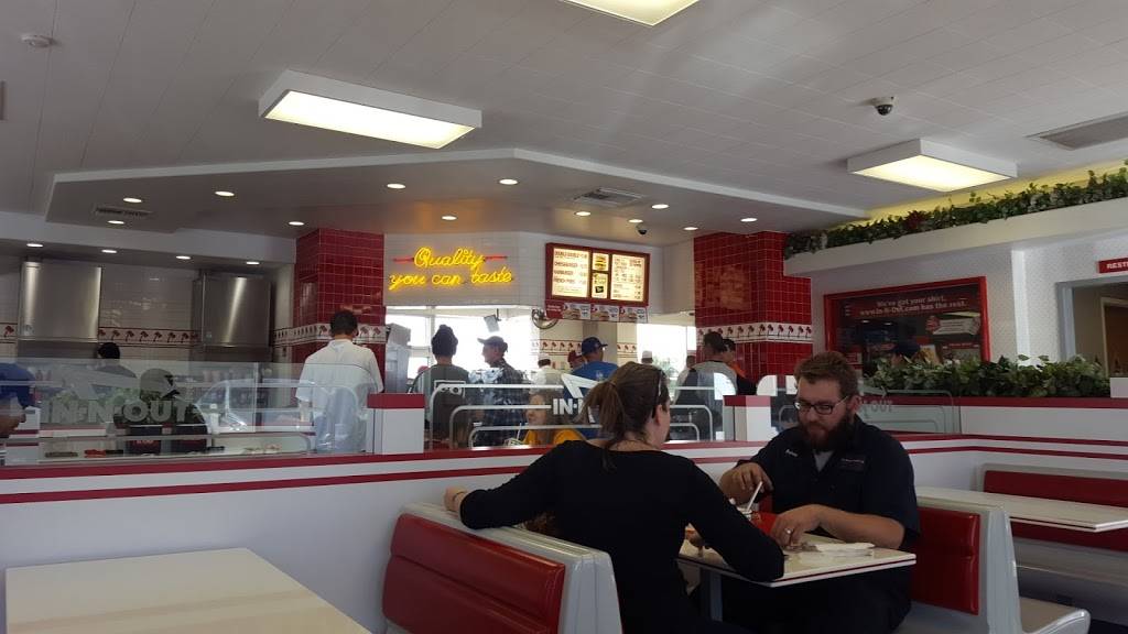 In-N-Out Burger | restaurant | 28368 Sand Canyon Rd, Santa Clarita, CA 91351, USA | 8007861000 OR +1 800-786-1000