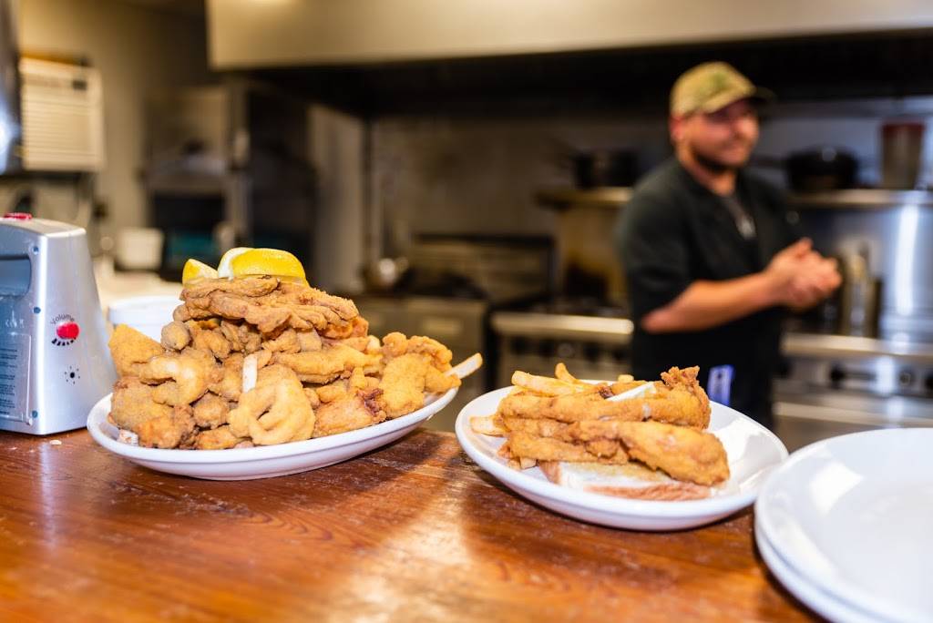 Voleos Seafood Restaurant | restaurant | 5134 Nunez, Lafitte, LA 70067, USA | 5046892482 OR +1 504-689-2482