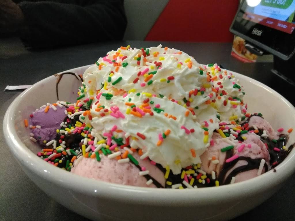Friendlys | restaurant | 529 Memorial Dr, Chicopee, MA 01020, USA | 4135924221 OR +1 413-592-4221