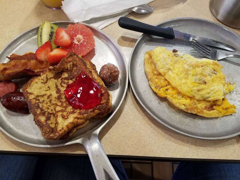 Iron Skillet Restaurant | restaurant | 5235 N Sunland Gin Rd, Eloy, AZ 85131, USA | 5208363983 OR +1 520-836-3983