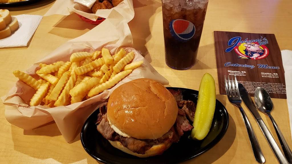 Johnnys BBQ | restaurant | 5959 Broadmoor St, Mission, KS 66202, USA | 9134320777 OR +1 913-432-0777