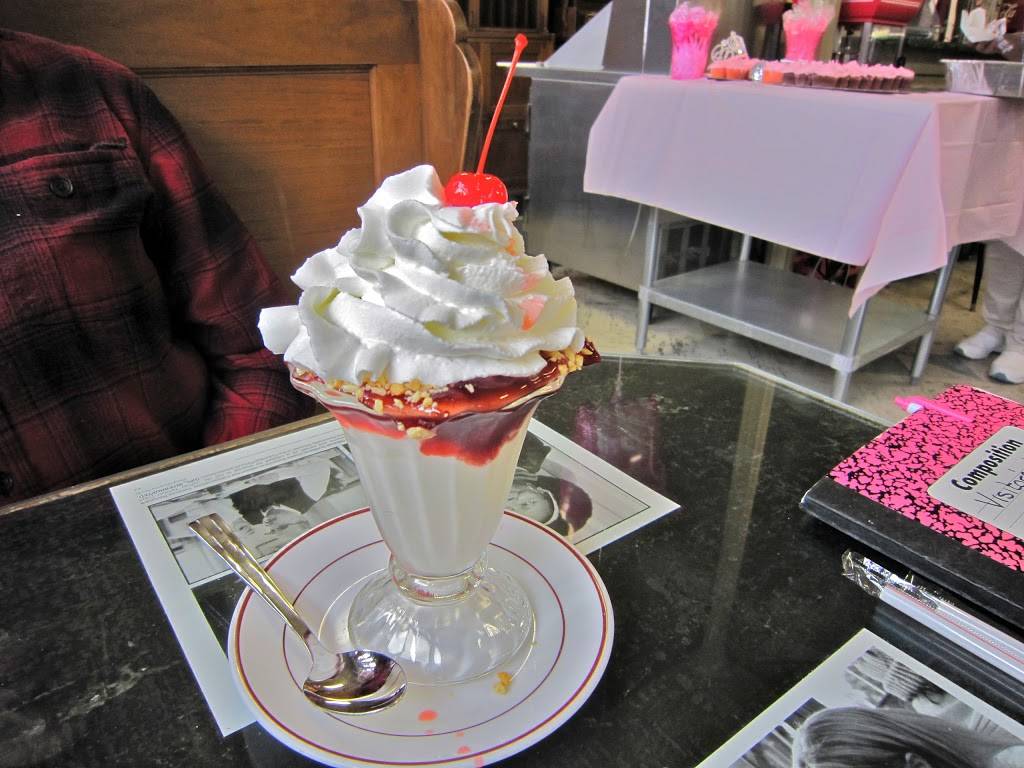 Eckels Ice Cream Fountain | restaurant | 36 E Main St, Mechanicsburg, PA 17055, USA | 7174588551 OR +1 717-458-8551
