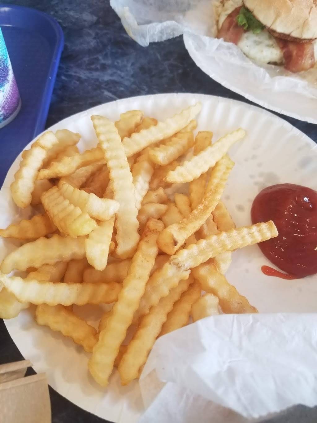 Merritt Canteen | restaurant | 4355 Main St, Bridgeport, CT 06606, USA | 2033721416 OR +1 203-372-1416