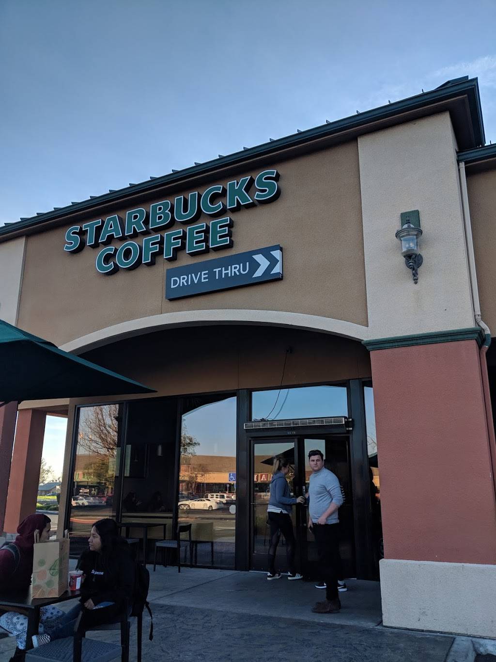 Starbucks | cafe | 218 N, CA-65, Lindsay, CA 93247, USA | 5595629343 OR +1 559-562-9343