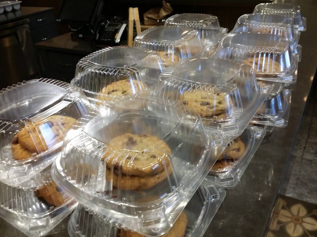 Luigis | restaurant | 526 Jericho Turnpike, Mineola, NY 11501, USA | 5162947400 OR +1 516-294-7400