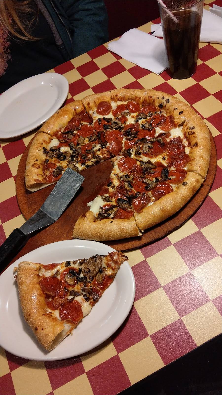 Pizza Hut | restaurant | 3451 W Devon Ave, Chicago, IL 60659, USA | 7734633043 OR +1 773-463-3043