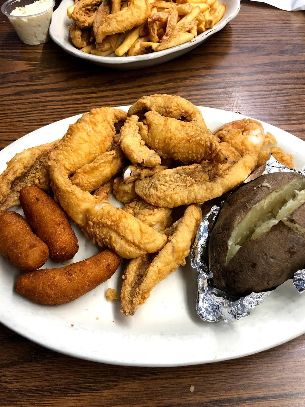 Colonial Fish Camp | restaurant | 1607 Cherokee Ave, Gaffney, SC 29340, USA | 8644877366 OR +1 864-487-7366