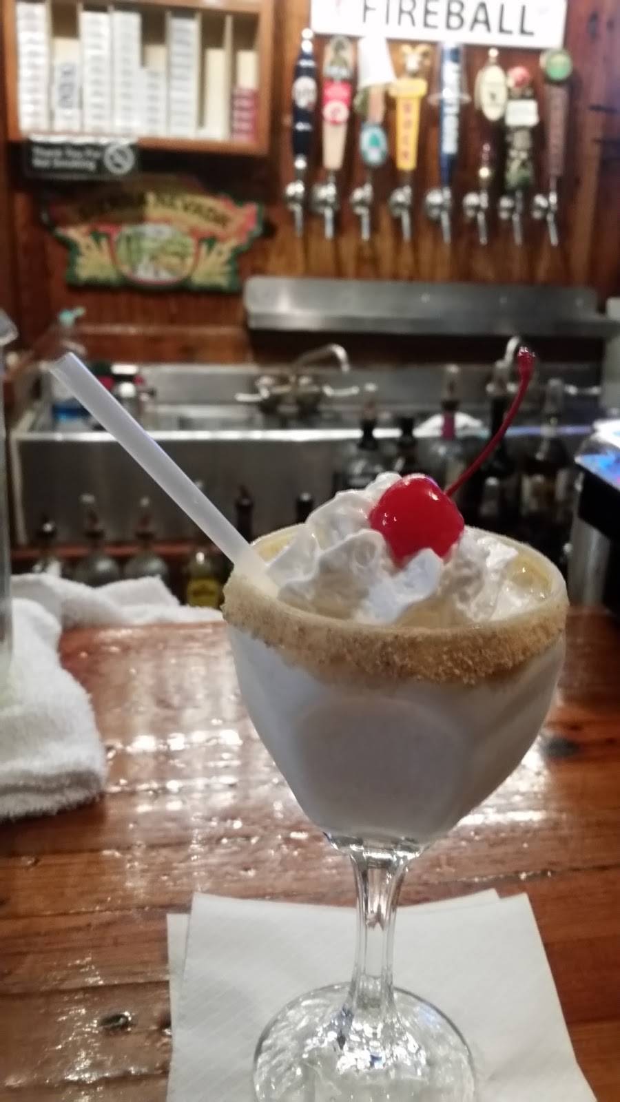 Hemingways Bistro | restaurant | 920 Bay St, Beaufort, SC 29902, USA | 8435214480 OR +1 843-521-4480