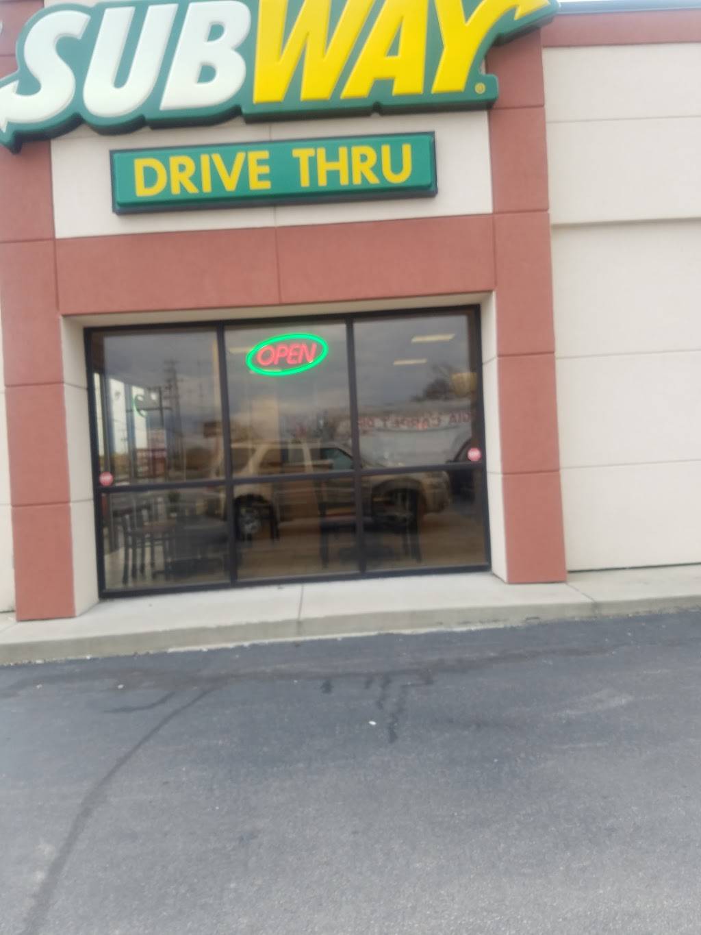 Subway | restaurant | 10500 Dixie Hwy, Louisville, KY 40272, USA | 5029358058 OR +1 502-935-8058