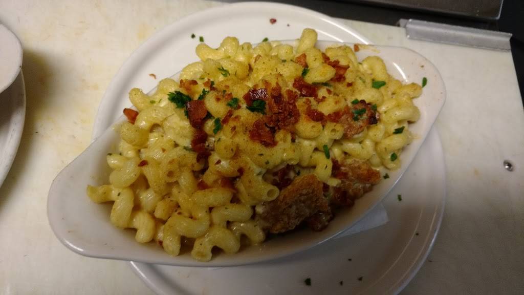 Daveluys Restaurant | restaurant | 150 Echo Lake Rd, Watertown, CT 06795, USA | 8602748829 OR +1 860-274-8829