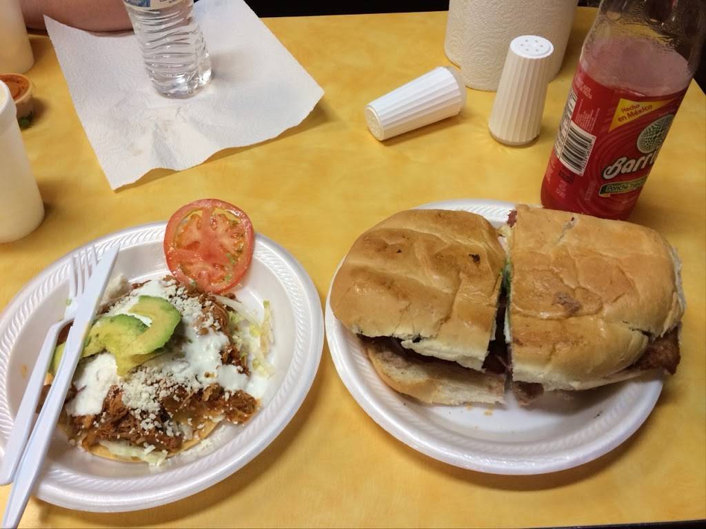 La Hechizera | restaurant | 5611 Maple Ave, Dallas, TX 75235, USA | 2146880236 OR +1 214-688-0236