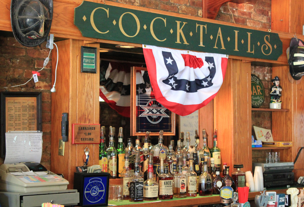 Grace & Leavitt Tavern | restaurant | 2157 W Grace St, Chicago, IL 60618, USA | 7734721138 OR +1 773-472-1138