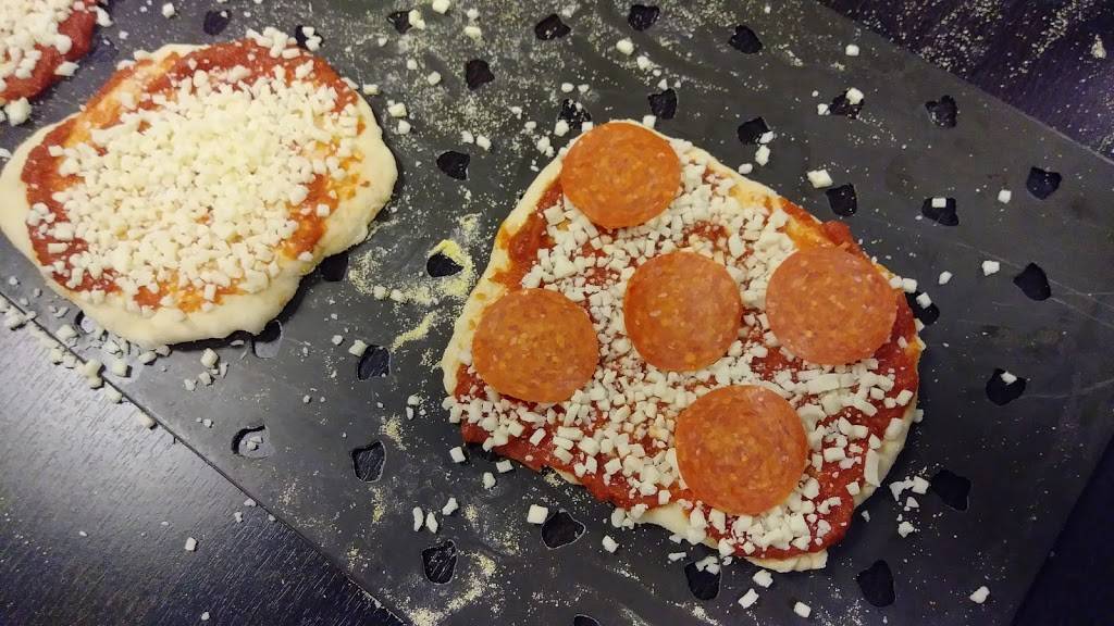 Foxs Pizza Den Moon Twp. | restaurant | 998 Brodhead Rd, Coraopolis, PA 15108, USA | 7244573697 OR +1 724-457-3697