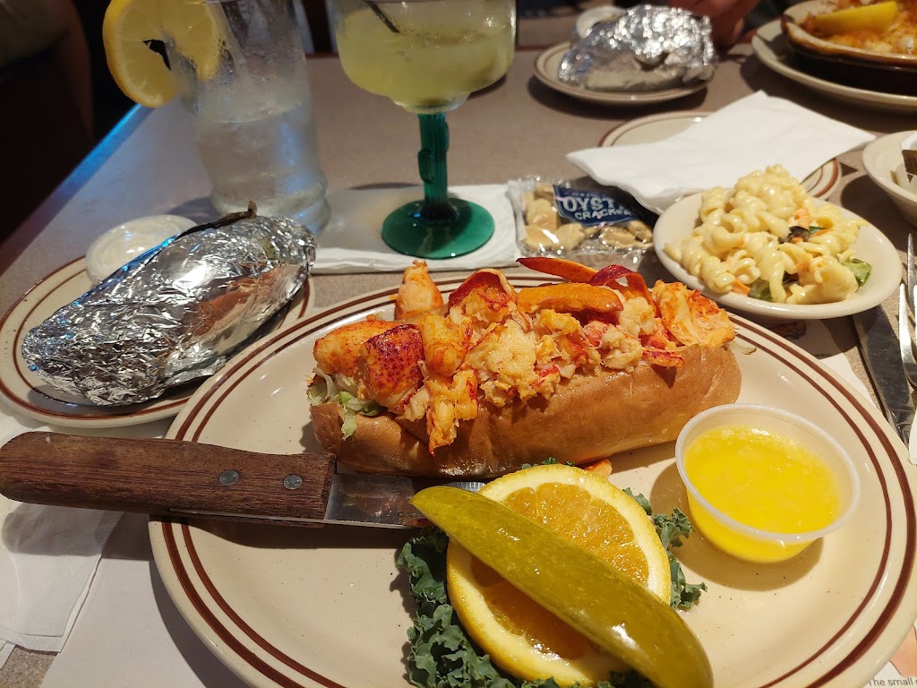 Maine Fish Market Restaurant | restaurant | 60 Bridge St, East Windsor, CT 06088, USA | 8606232281 OR +1 860-623-2281