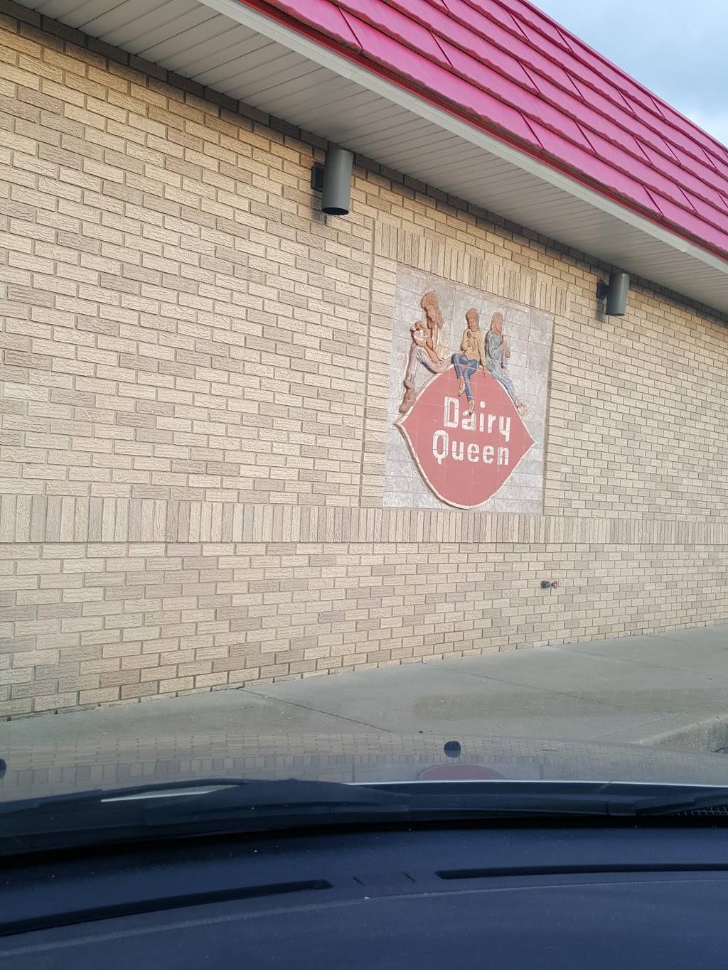 Dairy Queen | restaurant | 27 E 3rd St, Frazeysburg, OH 43822, USA | 7408282754 OR +1 740-828-2754